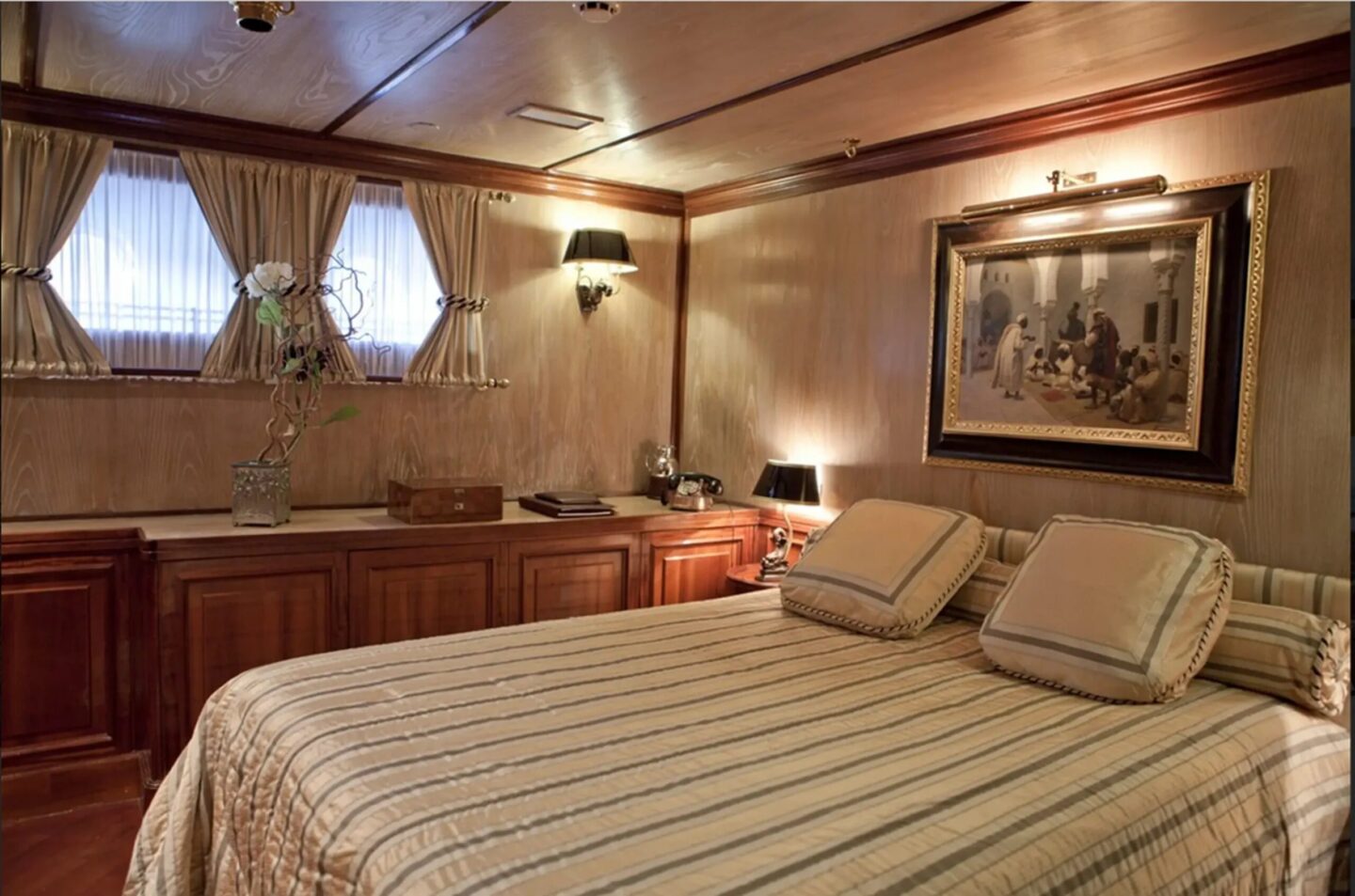 S:Y Creole Cabin with wooden furnitures