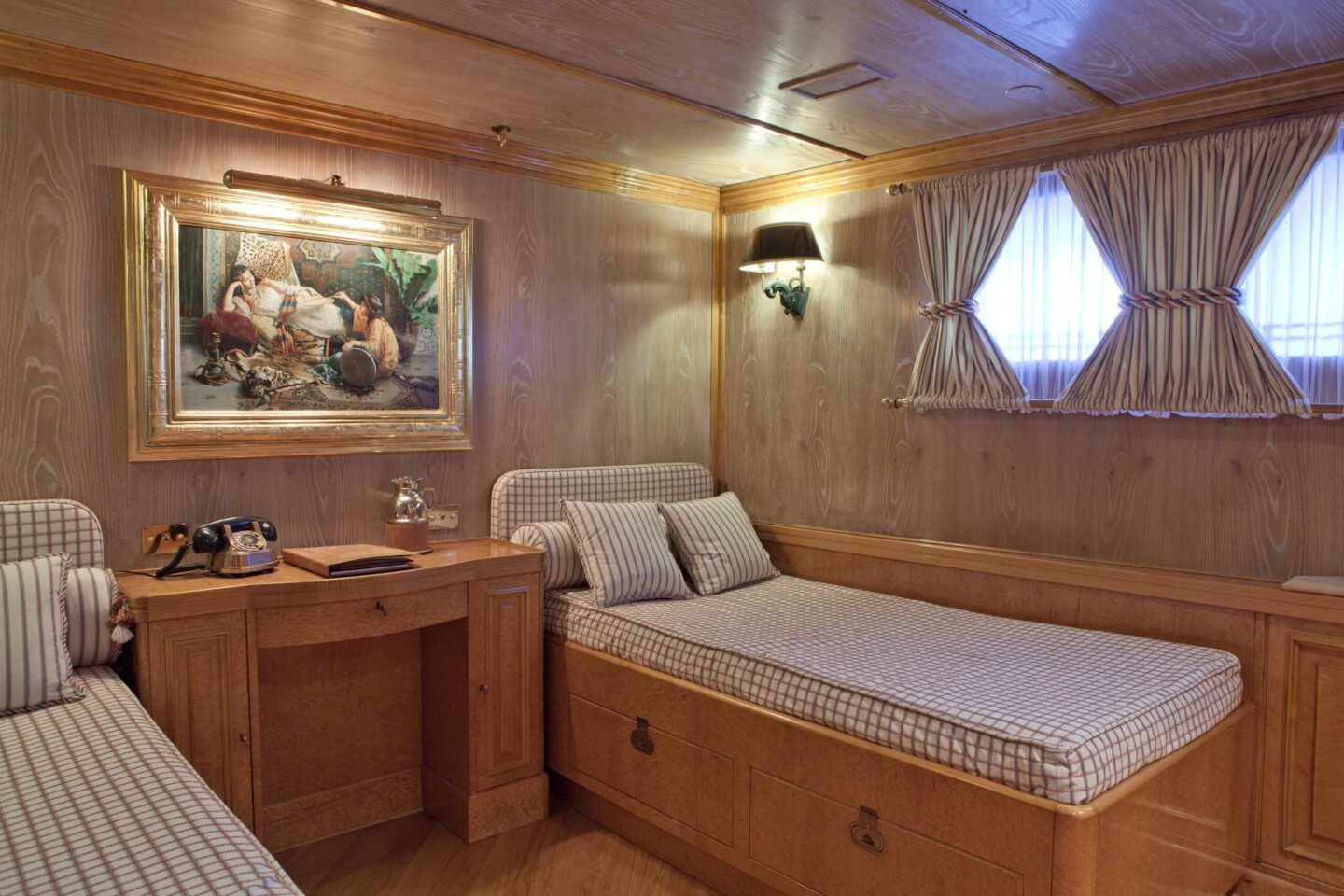 S:Y Creole Twin Cabin decoration