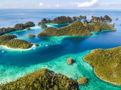 Indonesia yacht charter itinerary Wayag Lagoon exploration