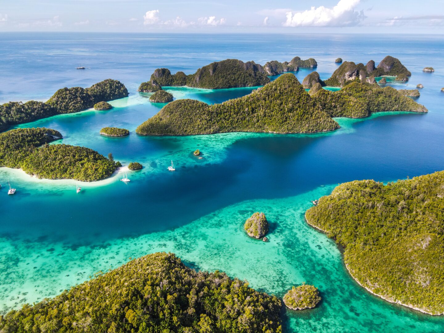 Indonesia yacht charter itinerary Wayag Lagoon exploration