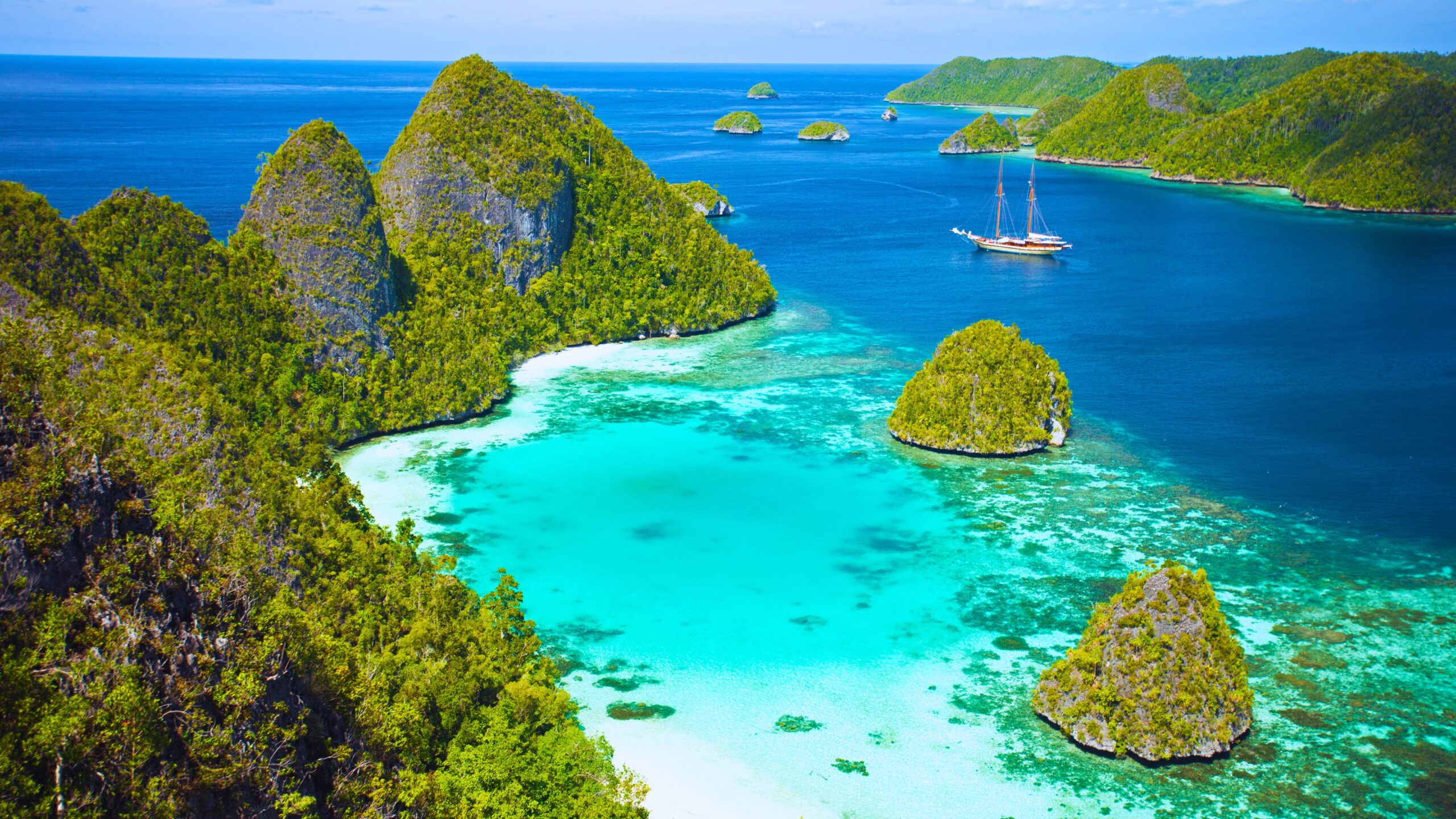 Indonesia yacht charter Kawe Island Wayag 