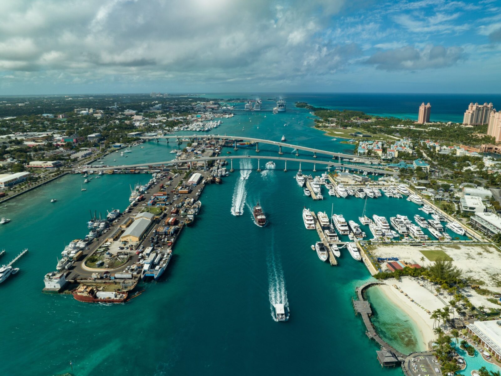 best yachts to charter in the bahamas