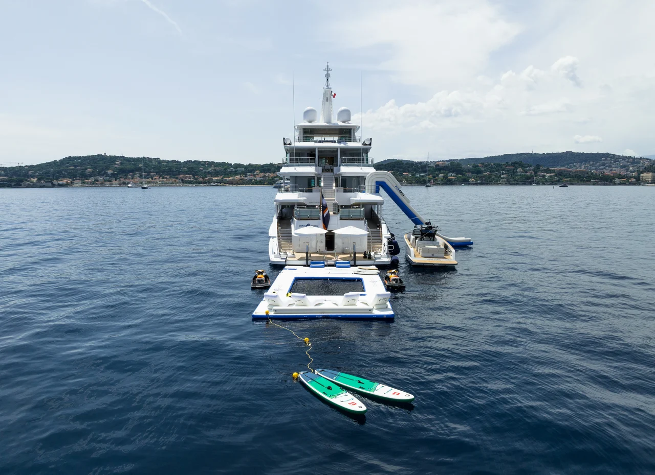 CORAL OCEAN CHARTER YACHT – WATER TOYS