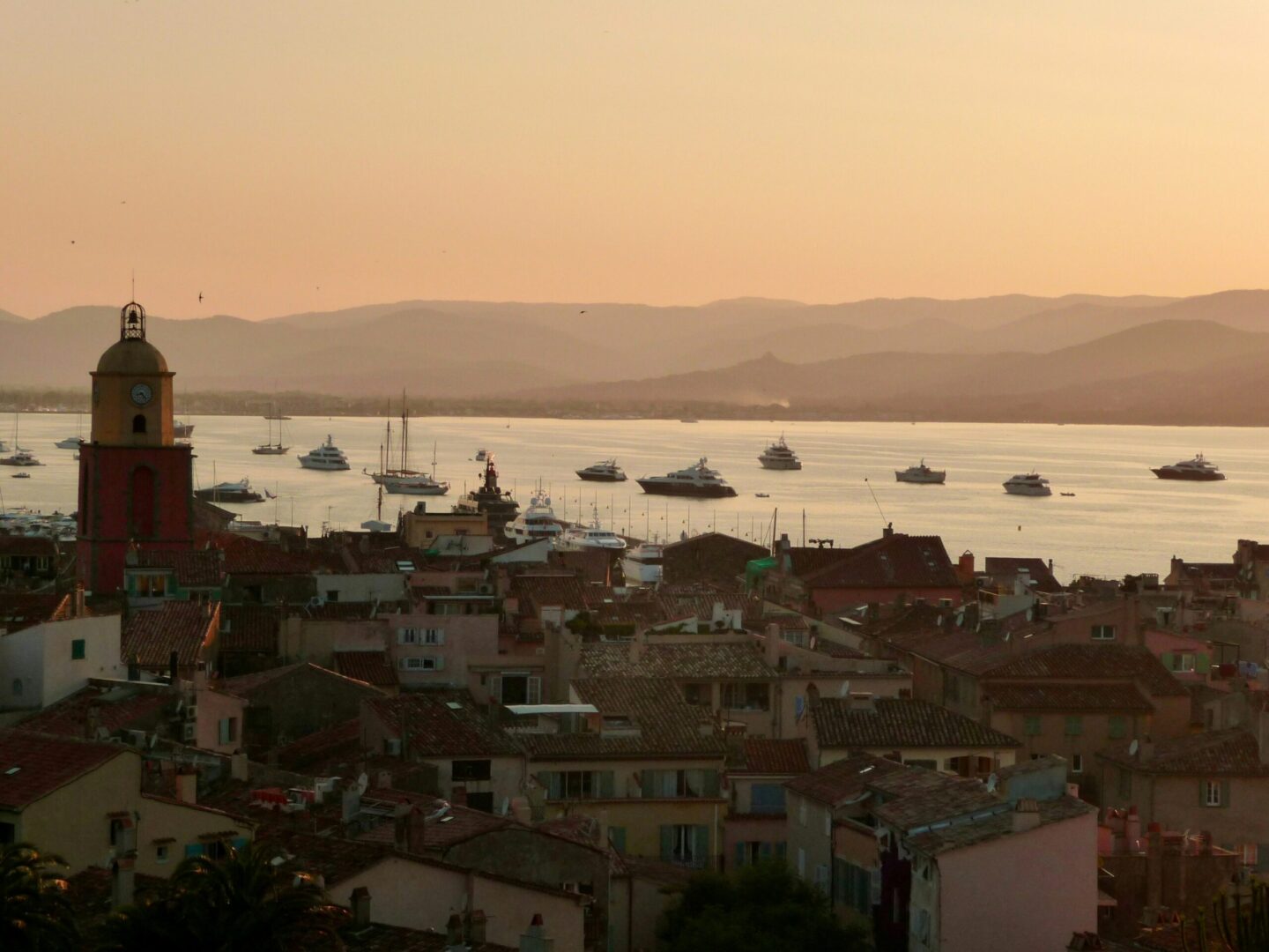 Cote d'azur yacht charter itinerary st tropez at sunset