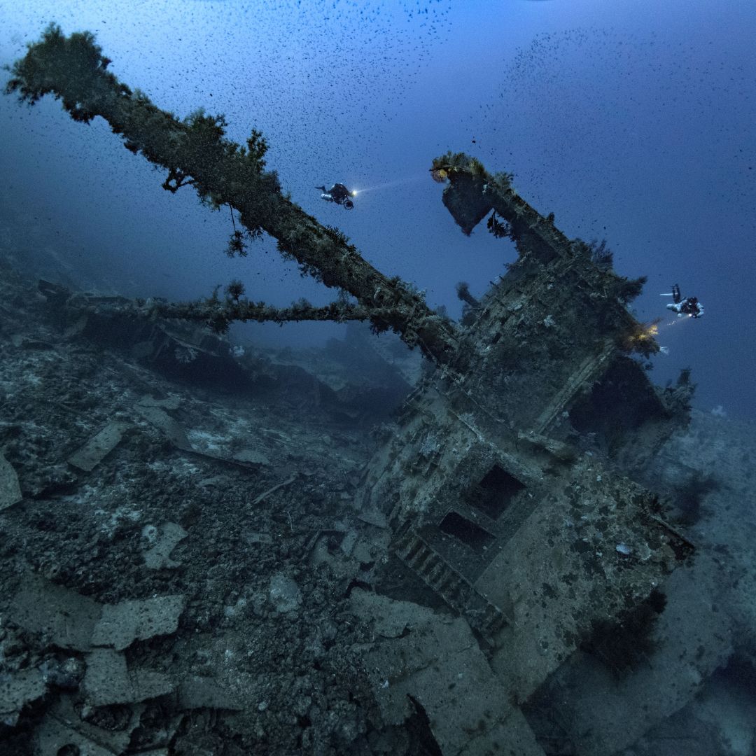 ship-wreck-underwater-square pelorus yachting treasure hunting