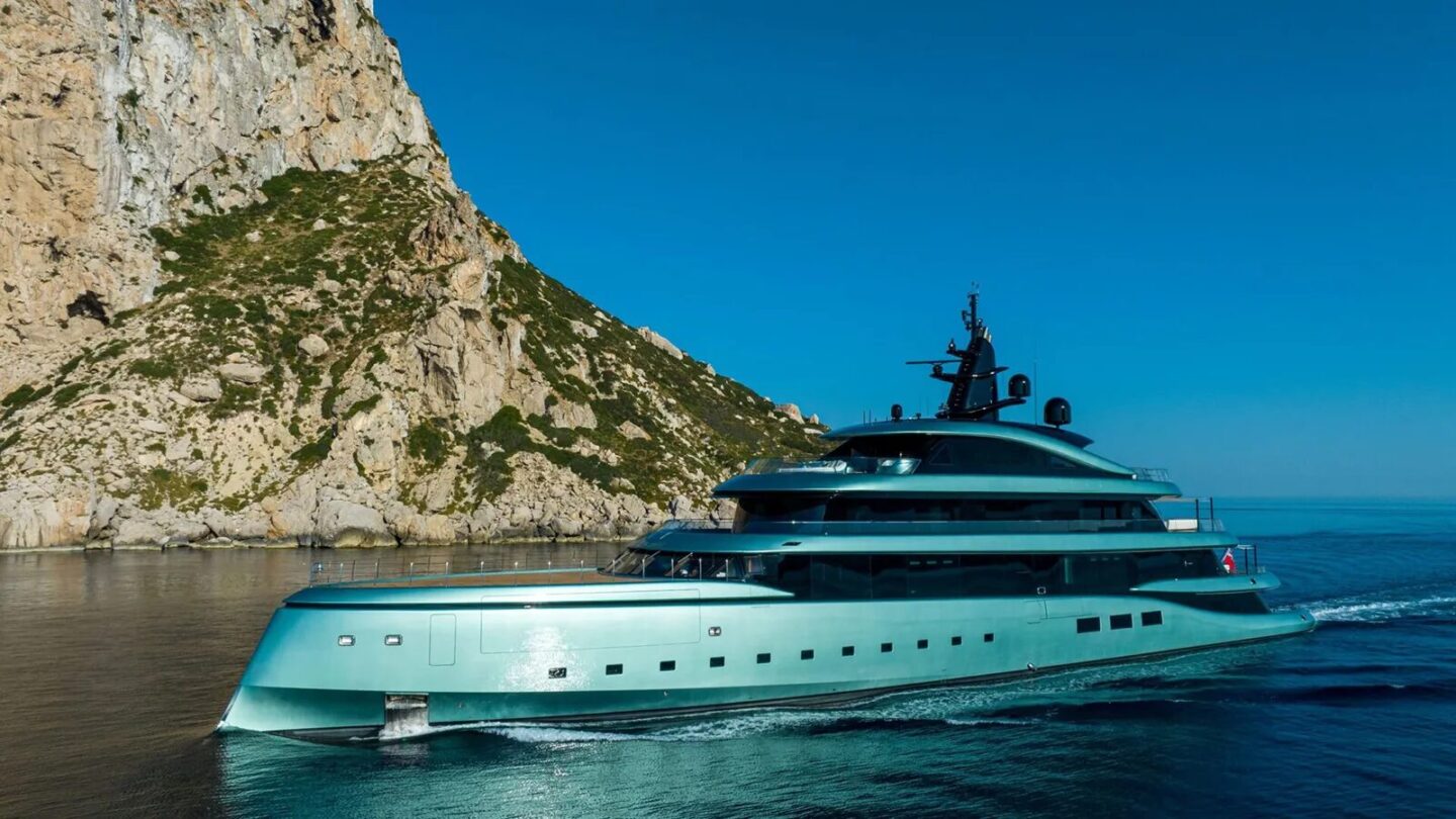 Running shot of 75.2M Admiral superyacht Kensho