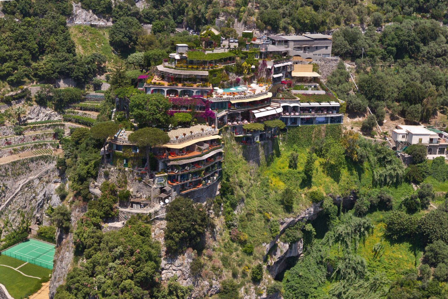 Il San Pietro outside view with tennis court