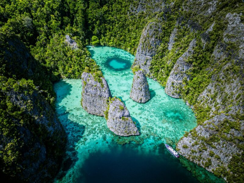 raja ampat yacht travel misool