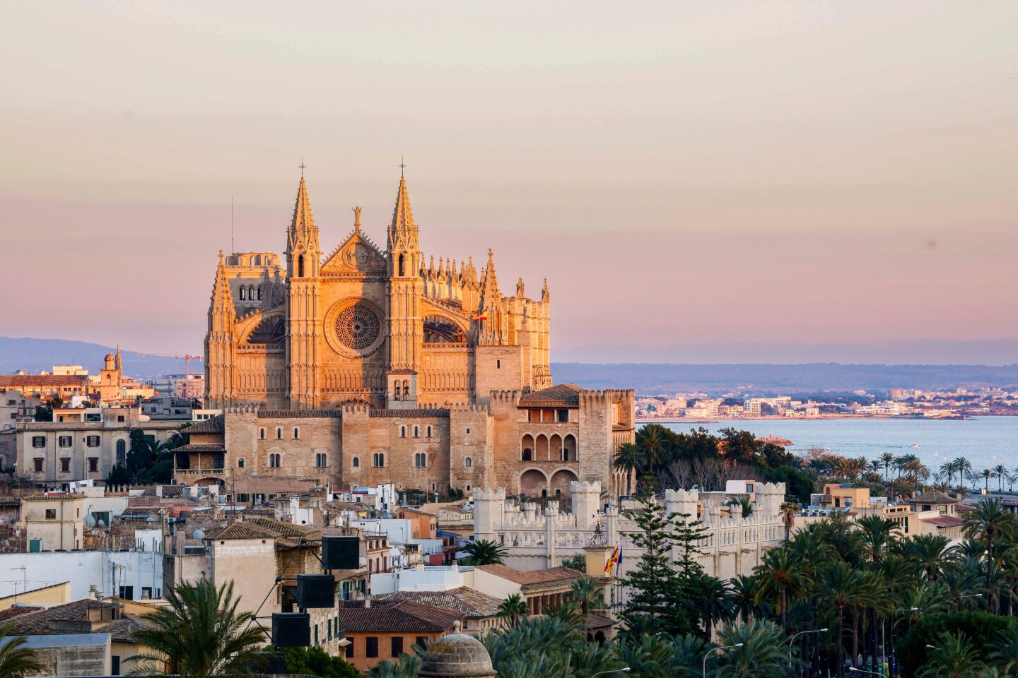 Majorca,Cathedral,(13th-20th,Century),And,Almudaina,Palace,,Palma,,Majorca,,Balearic