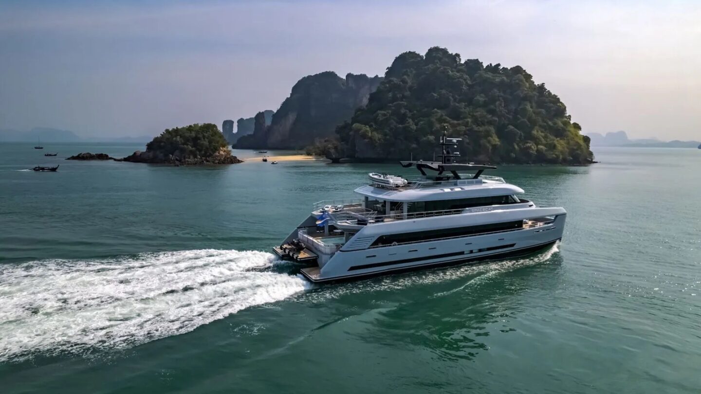 Spacecat yacht White Lotus