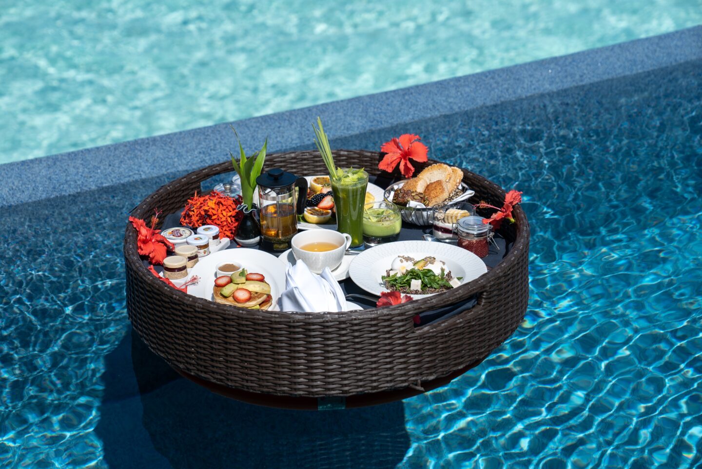 floating-breakfast-basket-madlives