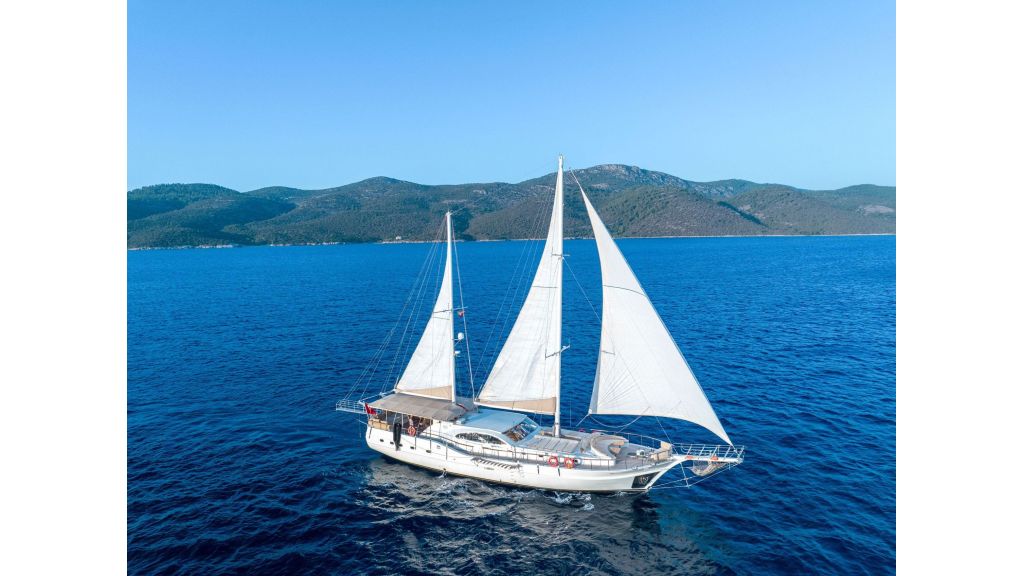 Queen of Sea, Guest Accommodation and Cabin Layout The gulet offers accommodation for up to 10 guests in 5 spacious and well-designed cabins