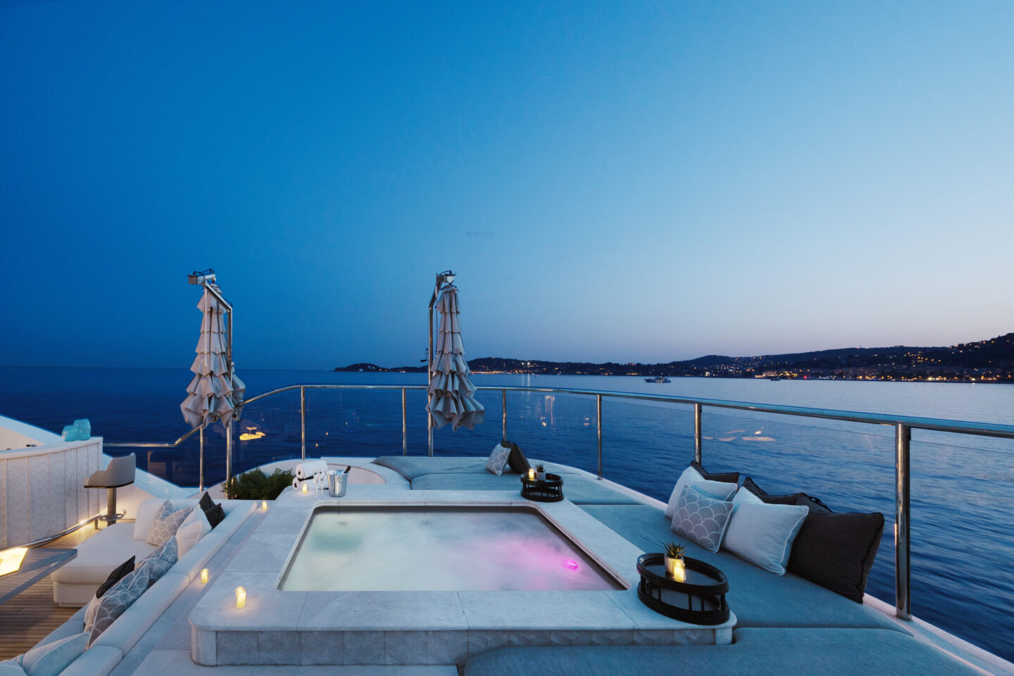 M/Y Soundwave for charter sundeck jacuzzi at sunset with panoramic sea views. Credit: Roccabella / Malcorps.