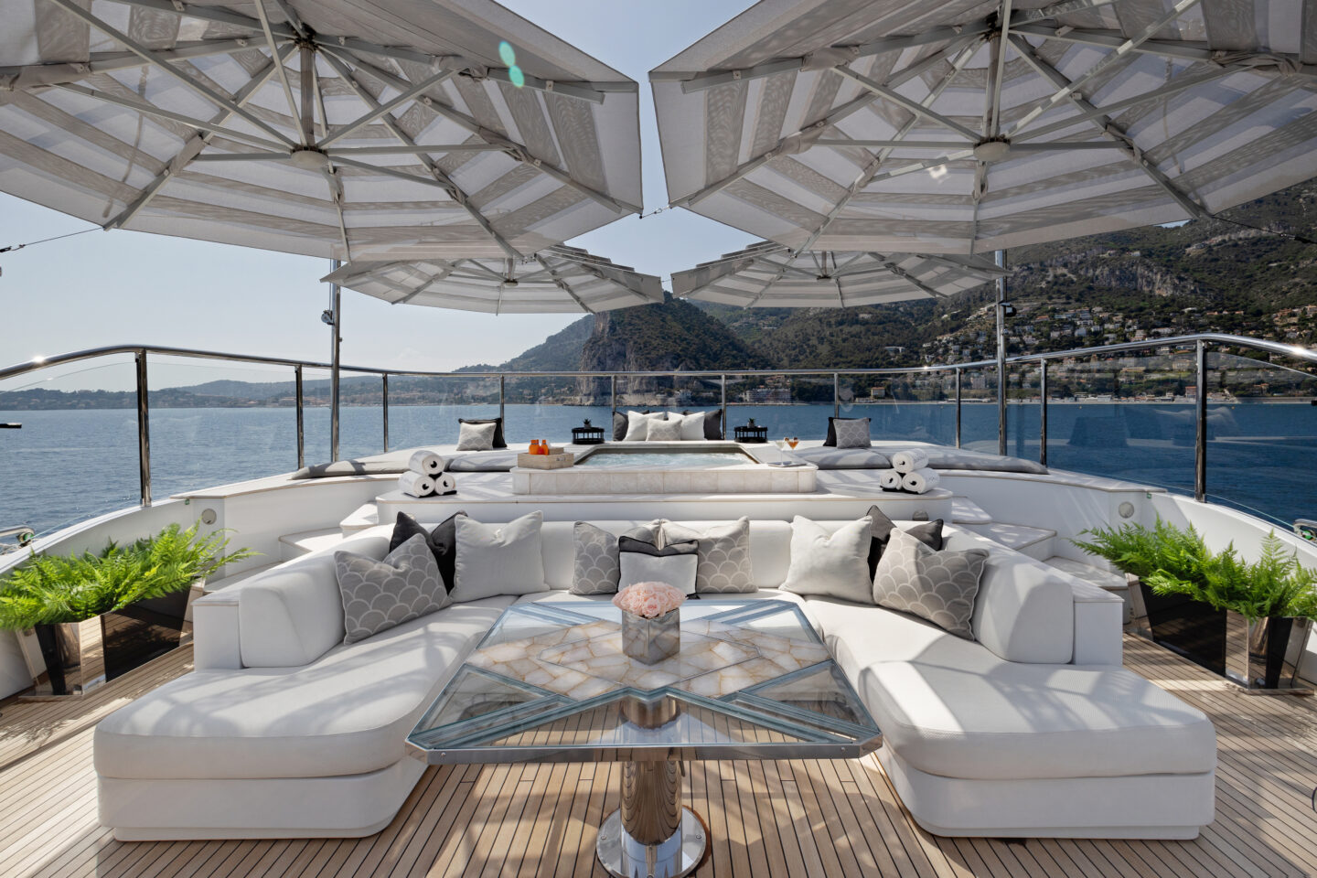 M/Y Soundwave for charter sundeck with comfortable sofas, lounge chairs and open-air seating. Credit: Roccabella / Malcorps.